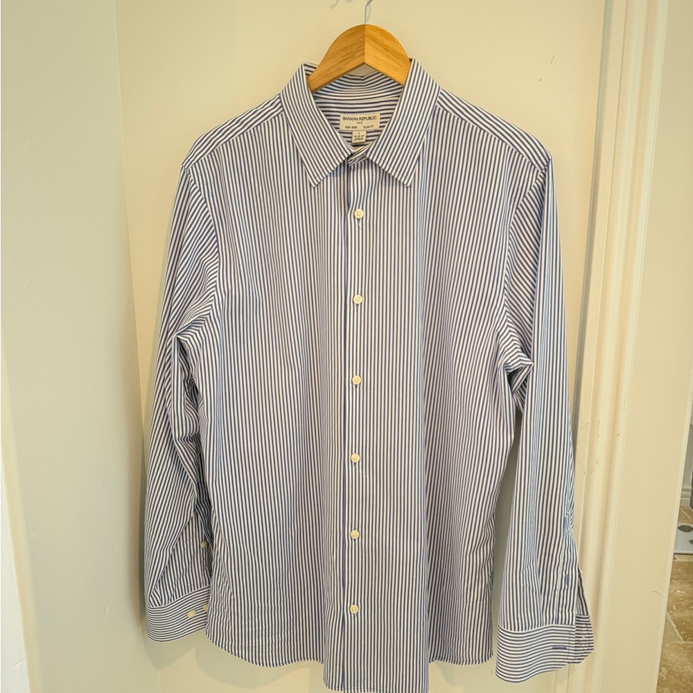 Banana Republic Blue and White Dress Shirt Classic Business Style